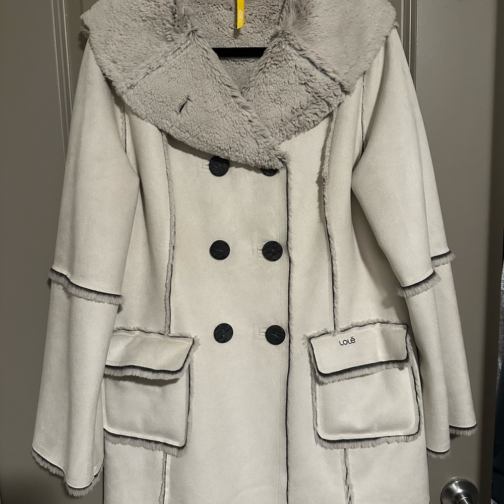 LOLE jkt barely worn, Button it all the up to your neck or just part way.